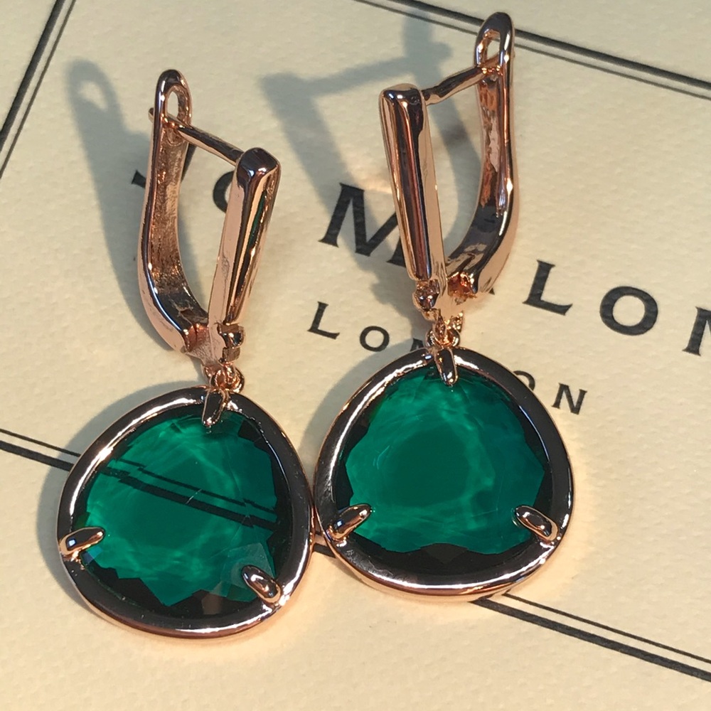🌟 Rose Gold Plated Green Crystal Drop Earrings - Picture 3 of 4
